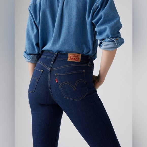 Women’s Levi’s Classic Straight Size 8 Medium Wash Jeans - Picture 5 of 9